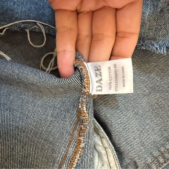 Daze Denim The Main Squeeze Crop  Distressed Trucker Denim Jacket in Throwdown M - Picture 4 of 13